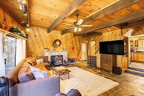 Woodsy Lake Almanor Cabin w/ Community Perks!