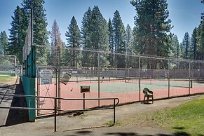 Woodsy Lake Almanor Cabin w/ Community Perks!