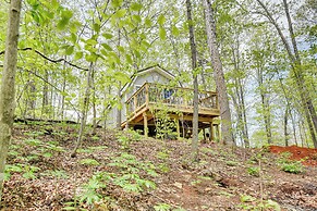 Inviting Des Arc Cabin w/ Fire Pit + Deck!