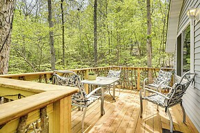 Inviting Des Arc Cabin w/ Fire Pit + Deck!