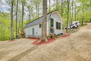 Inviting Des Arc Cabin w/ Fire Pit + Deck!