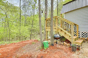Inviting Des Arc Cabin w/ Fire Pit + Deck!
