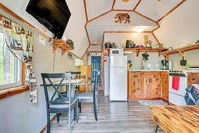 Inviting Des Arc Cabin w/ Fire Pit + Deck!