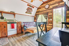 Inviting Des Arc Cabin w/ Fire Pit + Deck!