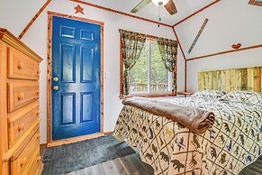 Inviting Des Arc Cabin w/ Fire Pit + Deck!