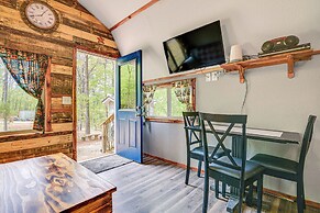 Inviting Des Arc Cabin w/ Fire Pit + Deck!