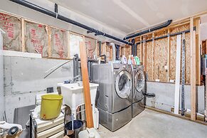 Lakefront Washington Home w/ Grill, Dock & Kayaks!