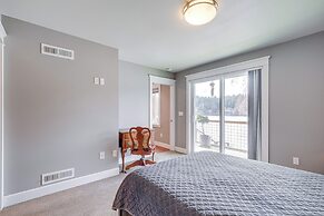 Lakefront Washington Home w/ Grill, Dock & Kayaks!