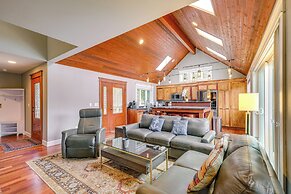 Lakefront Washington Home w/ Grill, Dock & Kayaks!