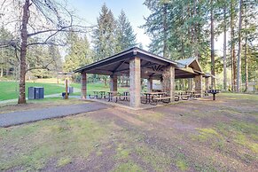 Lakefront Washington Home w/ Grill, Dock & Kayaks!