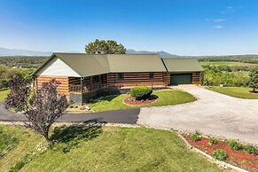 Panoramic Mtn Views: Spacious Tennessee Home!