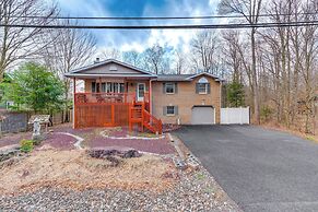 Pet-friendly Pocono Lake Home w/ Private Hot Tub!