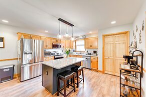 Pet-friendly Pocono Lake Home w/ Private Hot Tub!