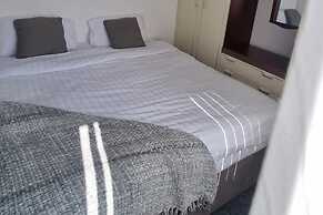 Doncaster-house-sleeps8-parking-garden