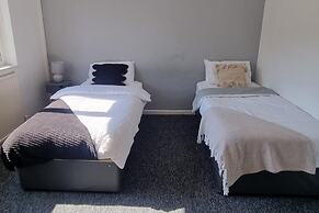 Doncaster-house-sleeps8-parking-garden