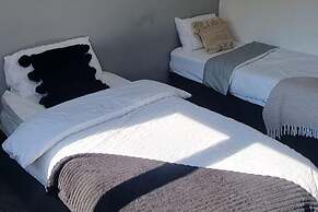 Doncaster-house-sleeps8-parking-garden