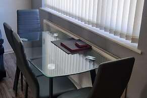 Doncaster-house-sleeps8-parking-garden