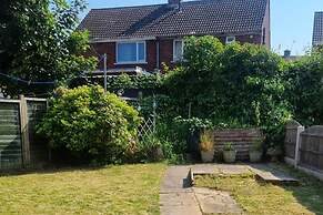 Doncaster-house-sleeps8-parking-garden