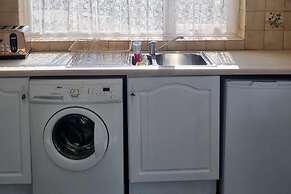 Doncaster-house-sleeps8-parking-garden