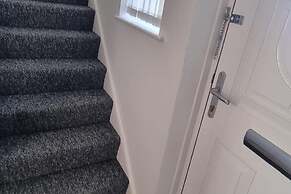 Doncaster-house-sleeps8-parking-garden