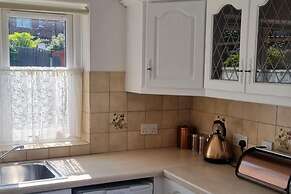 Doncaster-house-sleeps8-parking-garden