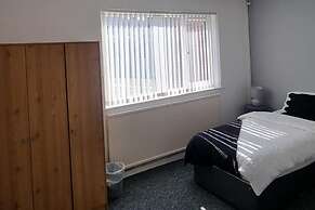 Doncaster-house-sleeps8-parking-garden