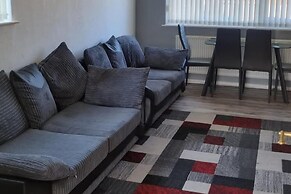Doncaster-house-sleeps8-parking-garden