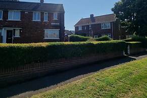 Doncaster-house-sleeps8-parking-garden