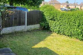 Doncaster-house-sleeps8-parking-garden
