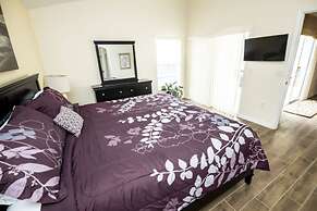 Kevin's Highgate Park Vacation Home