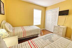 Clifford's Pinewood Estates Vacation Home