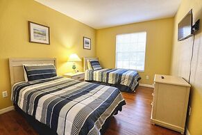 Clifford's Pinewood Estates Vacation Home