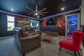 9 Bedroom Family Friendly Retreat - Private Pool