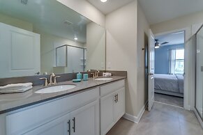 9 Bedroom Family Friendly Retreat - Private Pool