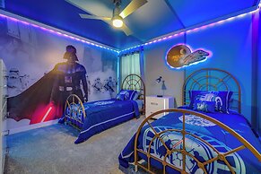 9 Bedroom Family Friendly Retreat - Private Pool