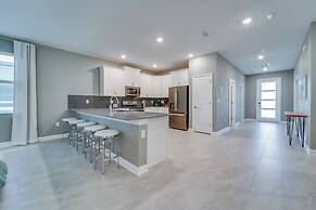 9 Bedroom Family Friendly Retreat - Private Pool