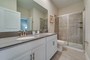 9 Bedroom Family Friendly Retreat - Private Pool