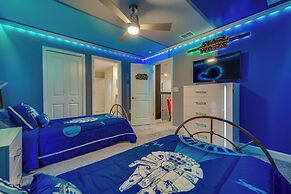 9 Bedroom Family Friendly Retreat - Private Pool