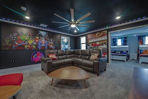 9 Bedroom Family Friendly Retreat - Private Pool