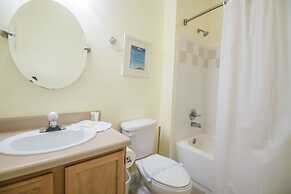 Heng's Runaway Beach Condo