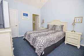 Heng's Runaway Beach Condo