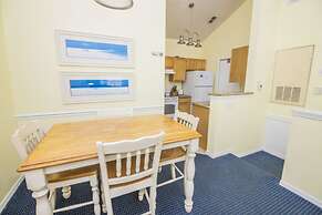 Heng's Runaway Beach Condo