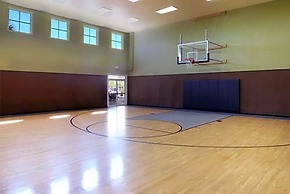 Heng's Runaway Beach Condo