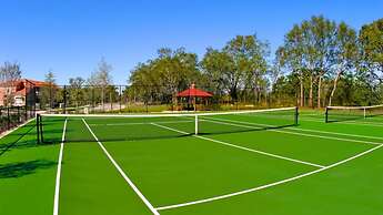 Rolando's Emerald Island Resort Townhouse