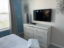 Jodie's Luxury Solara Home