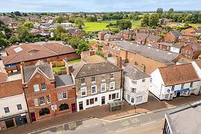 2 Bdr Modern Living in The Old Bank Hse