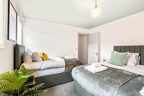 2 Bdr Modern Living in The Old Bank Hse