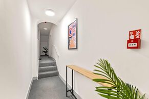 2 Bdr Modern Living in The Old Bank Hse