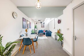 2 Bdr Modern Living in The Old Bank Hse