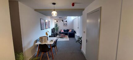 2 Bdr Modern Living in The Old Bank Hse